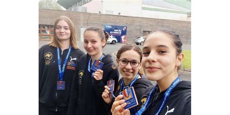 Crest Escrime les filles du Racing Club Sabre médaillées de bronze