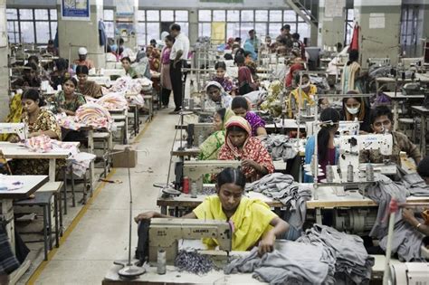 Pin By Kennedy Spangenberg On Anon Fast Fashion Garment Workers