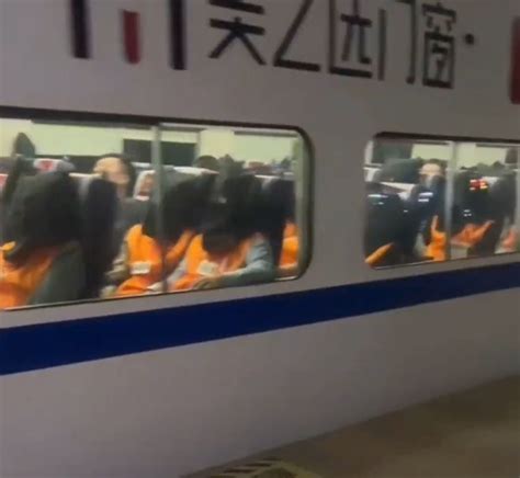 緬北電騙︱雲南 浙江 安徽火車站現黑頭套人龍 過萬電騙疑犯押回國 星島日報