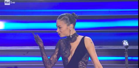 Elodie Una Sexy Morticia Per La Finale Di Sanremo 2023 Legnanonews