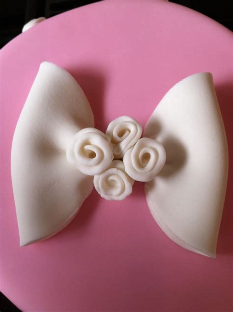 How To Make A Fondant Bow With Ribbon Roses Fondant Bow Fondant