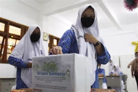 Aksi Peduli Sesama Untuk Korban Erupsi Semeru Ini Foto Fotonya