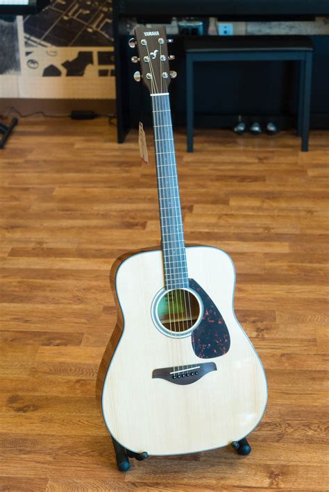 Yamaha FG800 Acoustic Guitar - Natural