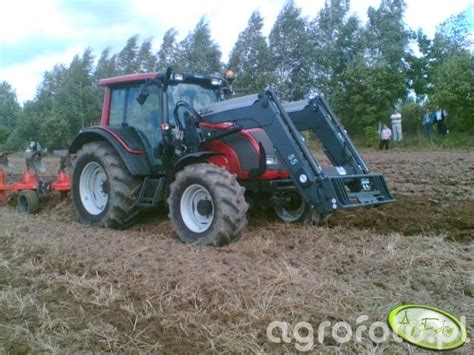 Fotografia Ciagnik Valtra N Kuhn Galeria Rolnicza Agrofoto