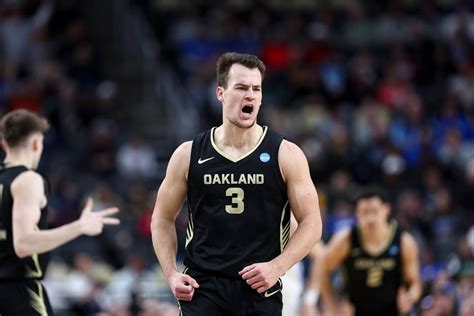 Oakland Upsets Kentucky In First Round Of NCAA Tournament Lexington