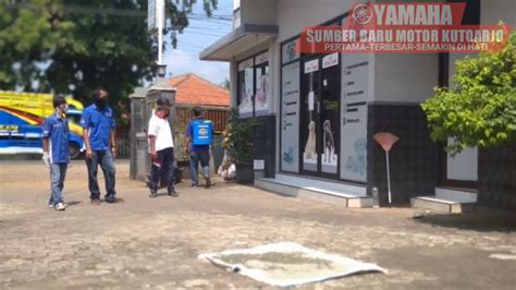 SBM Kutoarjo Bersama Relawan Covid 19 Melakukan Pengemprotan