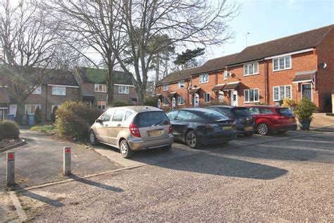 Yew Tree Rise Pinewood Ipswich Suffolk Ip8 2 Bedroom Terraced House