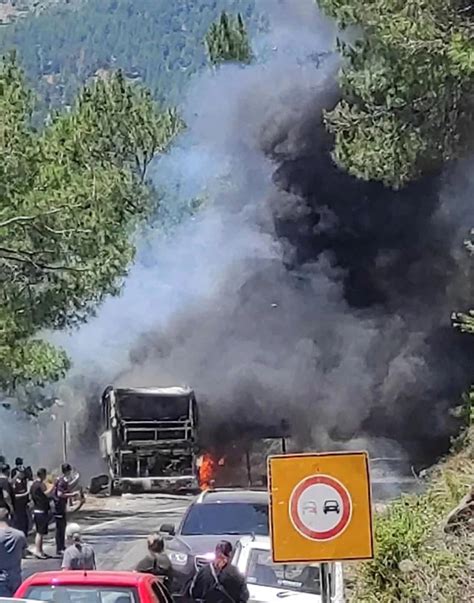 Seyir Halindeki Yolcu Otob S Alevlere Teslim Oldu Of R N Dikkati