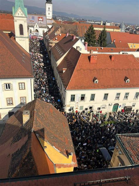 Velika Fotogalerija S Prosvjeda Na Markovu Trgu Rijeka Ljudi I Poruke