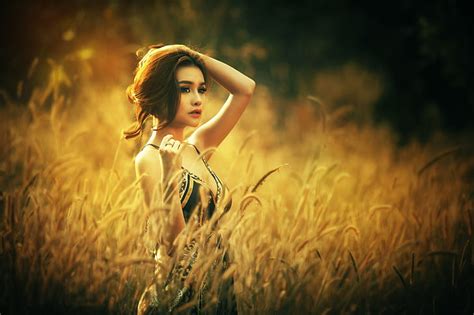 Online Crop Hd Wallpaper Field Look Girl Face Model Hair Blur