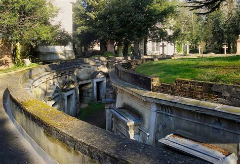 The Catacombs In The Western Cemetery Highgate Cemetery Swain S Lane