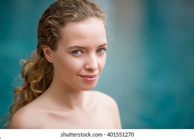 Portrait Beautiful Naked Woman Near Pool Foto De Stock 401551261