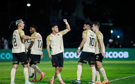 Bastidores De Vasco X Bahia Tem Uni O Dos Jogadores E For A Do Elenco