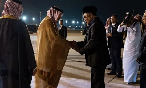 Pm Anwar Tiba Di Riyadh Hadiri Mesyuarat Khas Forum Ekonomi Sedunia