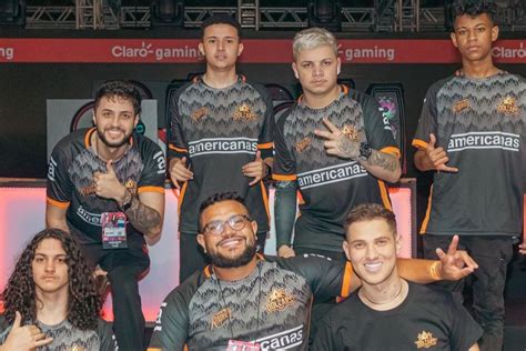 Dollars Campe Da Super Liga Da Fama Ghost Leva O Mvp