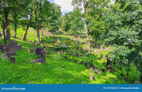 Cementerio Viejo De Rasos En Vilna Imagen De Archivo Editorial Imagen