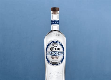 TRADICIONAL CRISTALINO Jose Cuervo Tequila