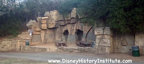 Walt Disney and the Griffith Park Zoo - Disney History Institute