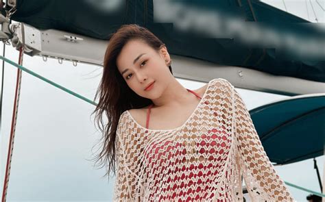 Phương Oanh diện bikini che kín eo giữa tin đồn mang thai Saostar vn