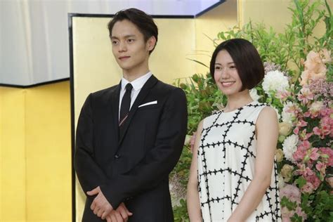 夫婦役の窪田正孝＆二階堂ふみ「1年間お願いします」 「エール」ヒロイン発表会見：フォトギャラリー｜シネマトゥデイ