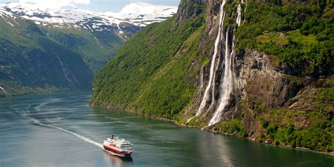 Dra på cruise med Hurtigruten Offisiell reiseguide til Norge