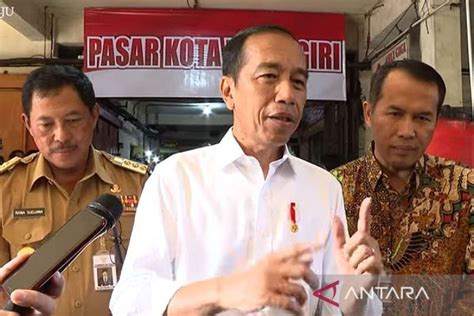 Disinformasi Foto Jokowi Salam Dua Jari Dukung Prabowo Gibran Antara