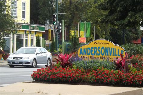 Andersonville in Chicago - Historic Swedish Enclave with a Vibrant Arts and Shopping Scene – Go ...