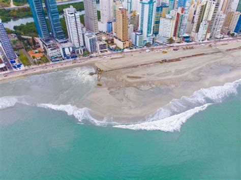 Em Sc Balneário Camboriú Realiza Obra Para Aumentar Faixa De Areia De