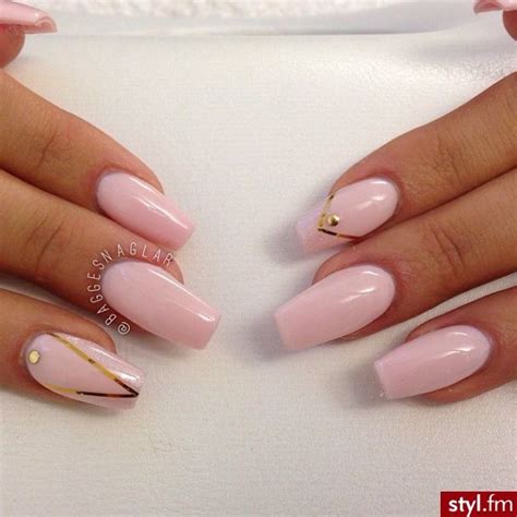 Elegant Light Pink Nails With A Gold Touch Różowe Paznokcie Złote