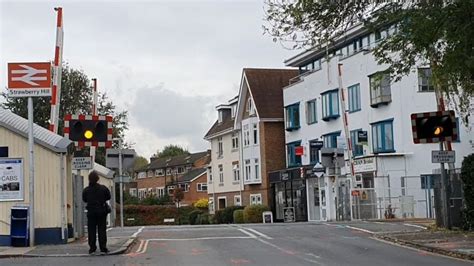 Strawberry Hill Level Crossing, London - YouTube