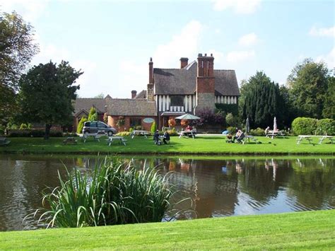 The Moat House Hotel Acton Trussell © Geoff Pick Cc By Sa20