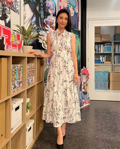 橋本マナミさんのインスタグラム写真 橋本マナミinstagram 「今夜23時15分から Nhk 漫画家イエナガの複雑社会を超定義 テーマはサウナです♨️🧖‍♀️ ととのいましょう