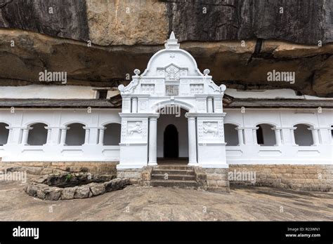 Golden Cave Temple Hi Res Stock Photography And Images Alamy