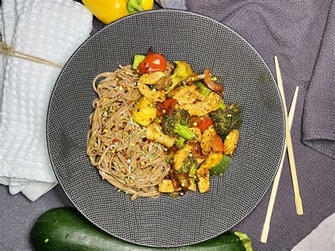 Soba Nudel Pfanne mit Hähnchen MICHAELS FOOD BOOK