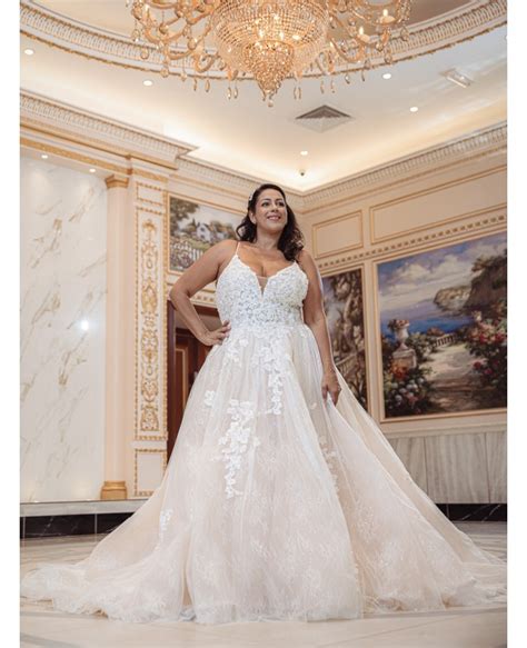 Robe de mariée nude princesse à fine bretelles