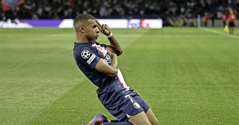 Hoofdrol Mbappé Bij Zege Psg Tegen Juventus Voetbal Telegraafnl