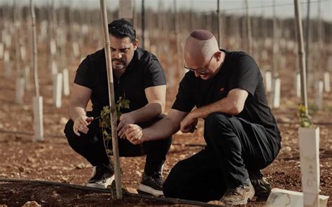 כל רגע גאולה • סינגל קליפ חדש לגד אלבז