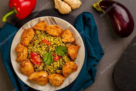 Comida Para El Suhoor En El Bulgur Del Ramad N R Pido Con Carne De Res