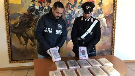 Carabinieri Di Desio Sequestro Di Chili Di Droga E Mila Euro