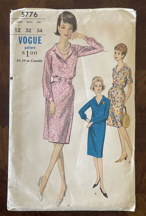 Vintage ORIGINAL 1960s VOGUE Dress Sewing Pattern Vogue 5776 For Sale