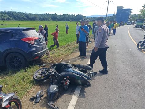 Empat Kendaraan 2 Mobil 2 Motor Terlihat Laka Lantas