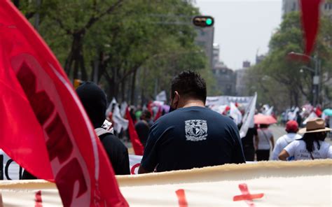 Profesores y estudiantes de la UNAM marchan el Día del Trabajo