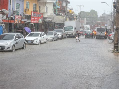 Forte Chuva Causa Alaga Es Desabamentos E Abre Crateras Em Manaus