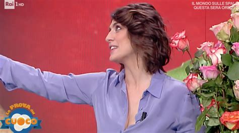 La Prova Del Cuoco Rose Per Elisa Isoardi Ultime Notizie Flash