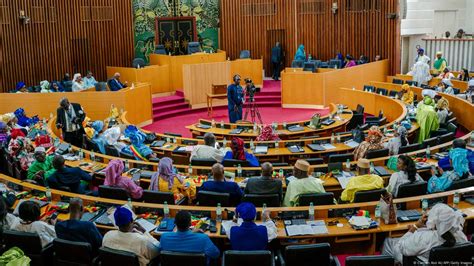 Aufbruchstimmung Nach Demokratischem Machtwechsel Im Senegal Dw