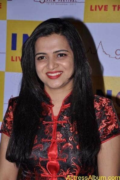 Vijay Tv Anchor Divyadarshini Hot Stills Actress Album