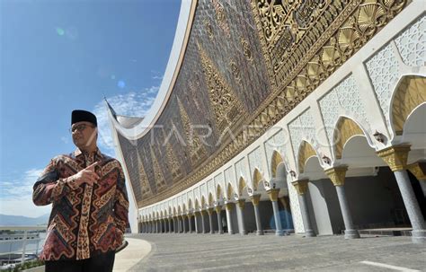 Eksterior Masjid Raya Sumbar Antara Foto