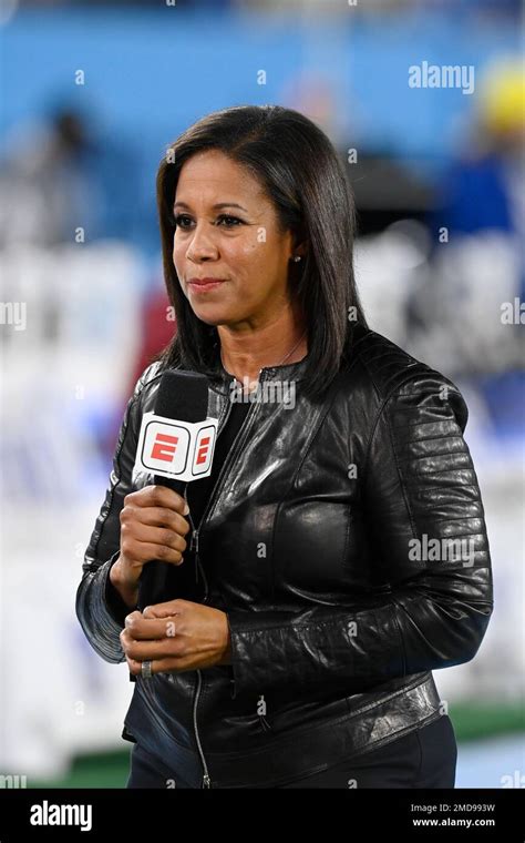 Espn Reporter Lisa Salters Works Before An Nfl Football Game Between