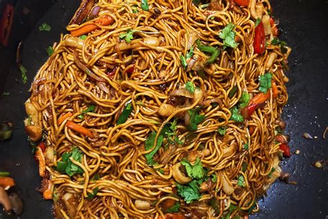 Master The Art Of Chicken Lo Mein With This Homemade Takeout Style