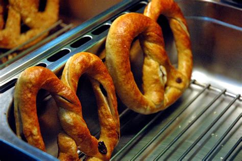 Dude For Food Pretzel Perfect At Auntie Annes